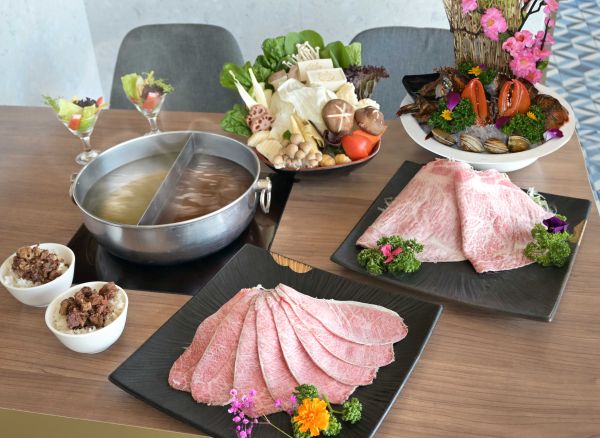 高雄福華響應普發一萬元　推出「Smile One尊爵海陸・一泊二1